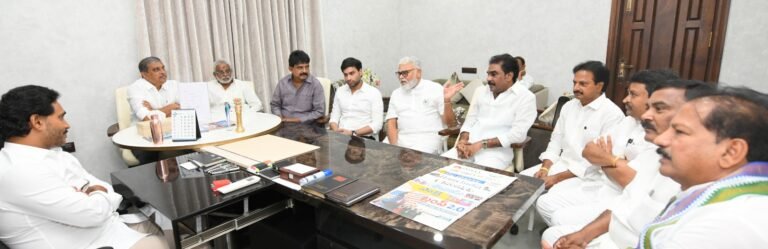 ఎమ్మెల్సీ ఎన్నికల నుంచి తప్పుకున్న వైఎస్సార్సీపీ!ఎవరికి కలిసొస్తుంది?