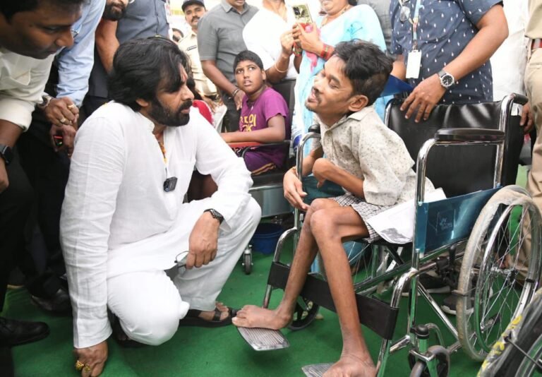 పవన్ కళ్యాణ్‌ కి తెలిసే అన్నారా..తెలియక హోం మంత్రిని బద్నాం చేశారా?