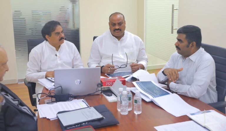 కాకినాడ పోర్టులో షిప్ సీజ్ చేయలేమని తేల్చేసిన ఏపీ ప్రభుత్వం